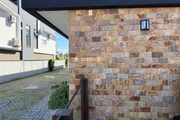 Casa à venda com 123m², 3 quartos, 1 suíte, 1 vaga no bairro Campeche em Florianópolis