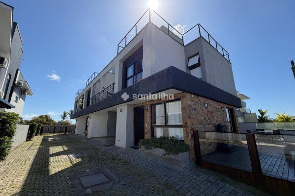 Casa à venda com 123m², 3 quartos, 1 suíte, 1 vaga no bairro Campeche em Florianópolis