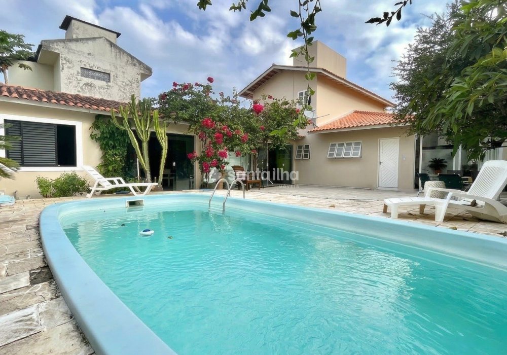 Casa para alugar com 330m², 5 quartos, 2 suítes, 3 vagas no bairro Campeche em Florianópolis - Foto 1