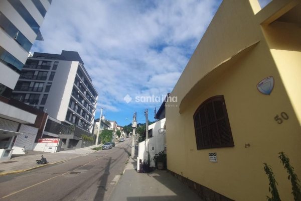 Casa à venda com 150m², 3 quartos, 1 vaga no bairro Centro em Florianópolis