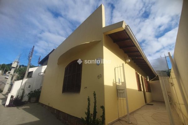 Casa à venda com 150m², 3 quartos, 1 vaga no bairro Centro em Florianópolis