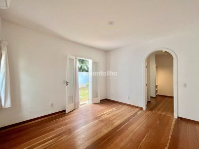 Casa à venda com 180m², 3 quartos, 3 suítes, 2 vagas no bairro Campeche em Florianópolis - Foto 30