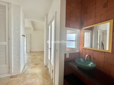 Casa à venda com 180m², 3 quartos, 3 suítes, 2 vagas no bairro Campeche em Florianópolis - Foto 12
