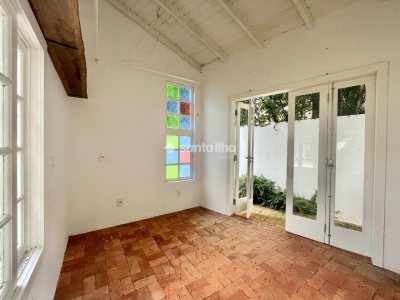Casa à venda com 180m², 3 quartos, 3 suítes, 2 vagas no bairro Campeche em Florianópolis - Foto 47