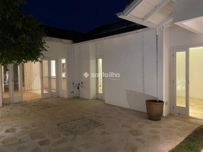 Casa à venda com 180m², 3 quartos, 3 suítes, 2 vagas no bairro Campeche em Florianópolis - Foto 4
