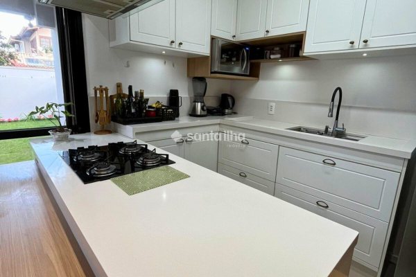 Casa à venda com 131m², 3 quartos, 1 suíte, 2 vagas no bairro Campeche em Florianópolis