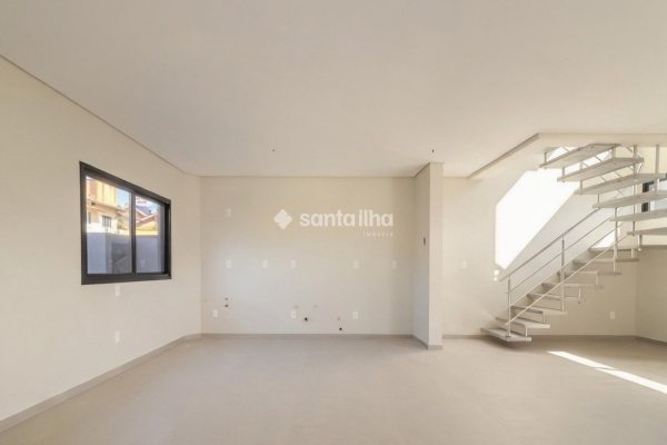 Casa à venda com 200m², 3 quartos, 1 suíte, 1 vaga no bairro Açores em Florianópolis