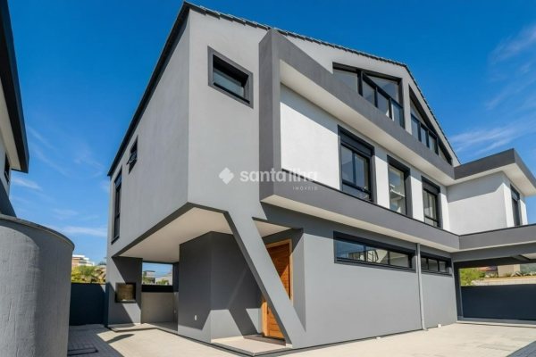 Casa à venda com 200m², 3 quartos, 1 suíte, 1 vaga no bairro Açores em Florianópolis