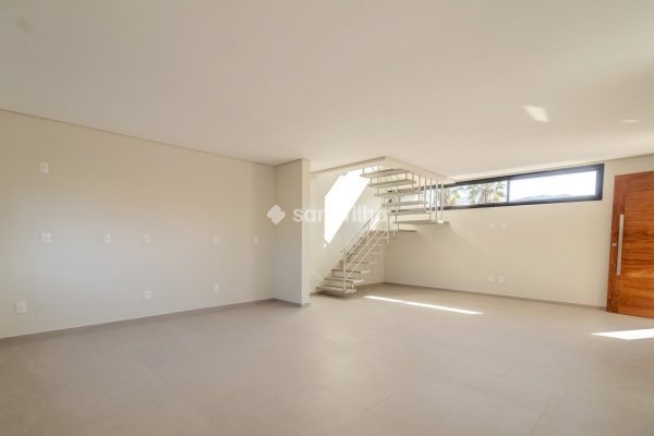 Casa à venda com 200m², 3 quartos, 1 suíte, 1 vaga no bairro Açores em Florianópolis