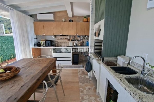 Cobertura à venda com 138m², 3 quartos, 1 suíte, 2 vagas no bairro Campeche em Florianópolis