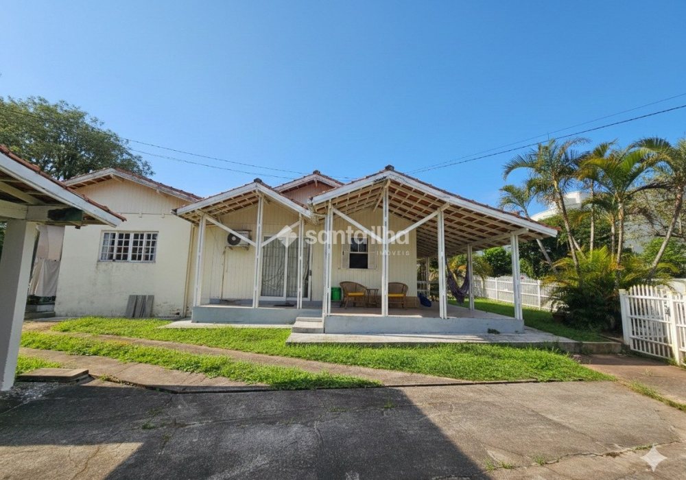 Casa à venda com 150m², 4 quartos, 6 vagas no bairro Campeche em Florianópolis - Foto 1