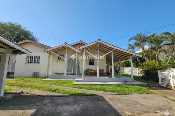 Casa à venda com 150m², 4 quartos, 6 vagas no bairro Campeche em Florianópolis