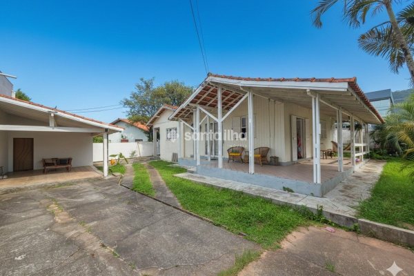 Casa à venda com 150m², 4 quartos, 6 vagas no bairro Campeche em Florianópolis