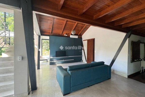 Casa em Condomínio para alugar com 320m², 3 quartos, 2 suítes, 4 vagas no bairro Campeche em Florianópolis