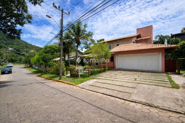 Casa em Condomínio à venda com 250m², 3 quartos, 1 suíte, 2 vagas no bairro Rio Tavares em Florianopolis