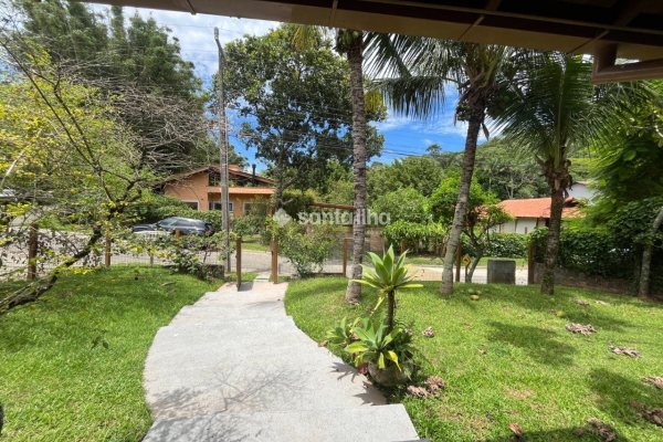 Casa em Condomínio à venda com 250m², 3 quartos, 1 suíte, 2 vagas no bairro Rio Tavares em Florianopolis