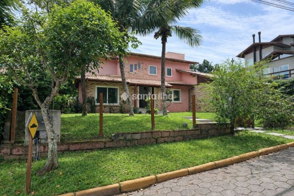 Casa em Condomínio à venda com 250m², 3 quartos, 1 suíte, 2 vagas no bairro Rio Tavares em Florianopolis