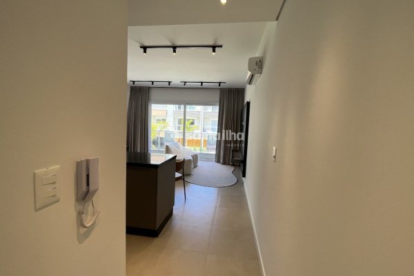 Studio para alugar ou comprar com 42m², 1 quarto, 1 vaga no bairro Campeche em Florianópolis