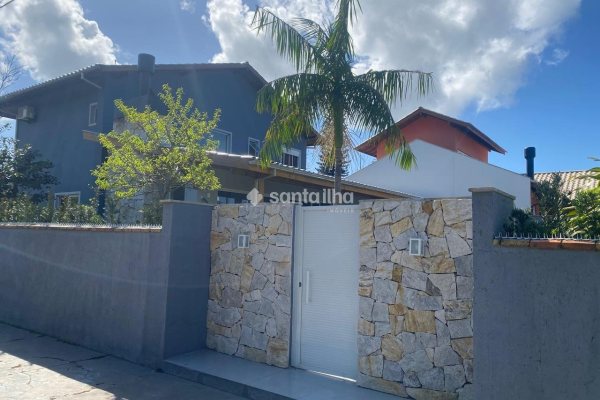 Casa à venda com 236m², 3 quartos, 3 suítes, 2 vagas no bairro Pântano do Sul em Florianópolis