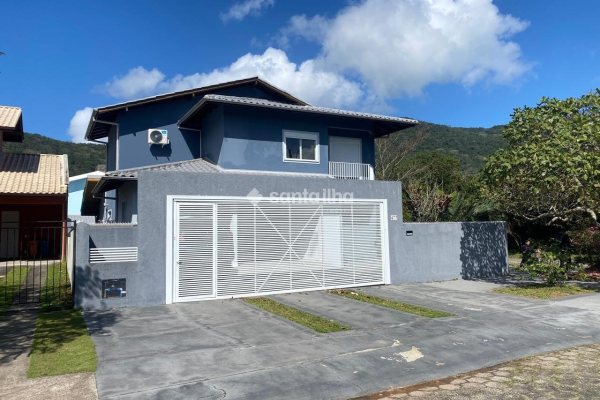 Casa à venda com 236m², 3 quartos, 3 suítes, 2 vagas no bairro Pântano do Sul em Florianópolis