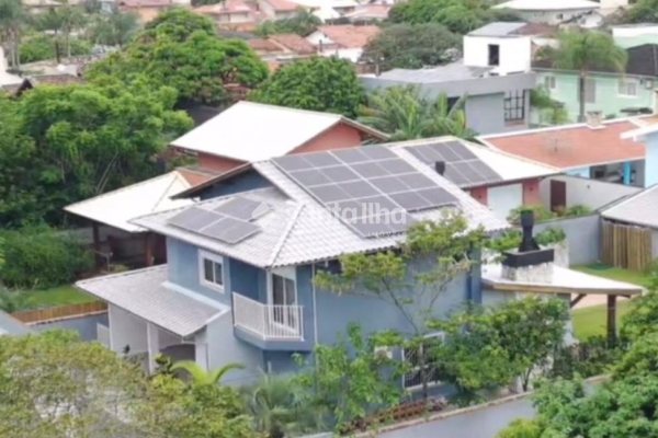 Casa à venda com 236m², 3 quartos, 3 suítes, 2 vagas no bairro Pântano do Sul em Florianópolis