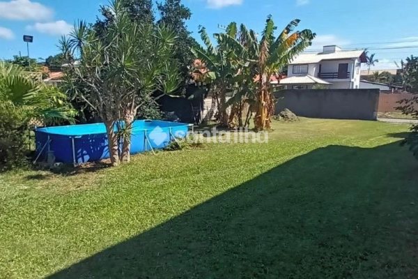 Casa à venda com 113m², 2 quartos, 1 suíte, 4 vagas no bairro Campeche em Florianópolis