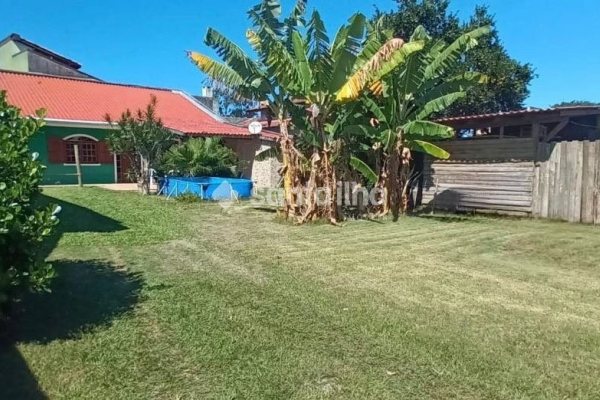 Casa à venda com 113m², 2 quartos, 1 suíte, 4 vagas no bairro Campeche em Florianópolis