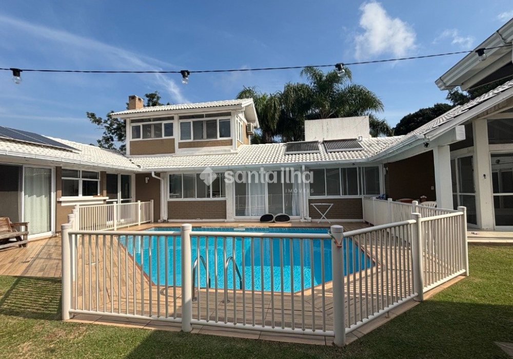 Casa à venda com 287m², 4 quartos, 2 suítes, 2 vagas no bairro Lagoa da Conceição em Florianópolis - Foto 1