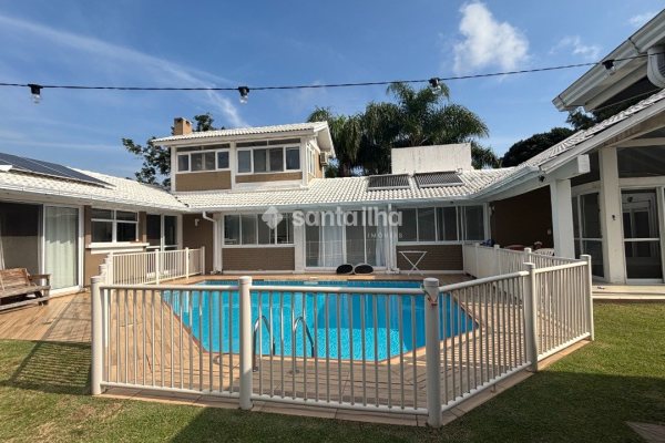 Casa à venda com 287m², 4 quartos, 2 suítes, 2 vagas no bairro Lagoa da Conceição em Florianópolis