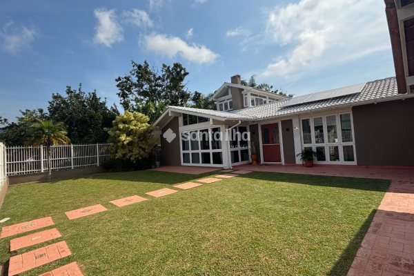 Casa à venda com 287m², 4 quartos, 2 suítes, 2 vagas no bairro Lagoa da Conceição em Florianópolis
