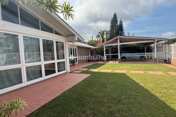 Casa à venda com 287m², 4 quartos, 2 suítes, 2 vagas no bairro Lagoa da Conceição em Florianópolis