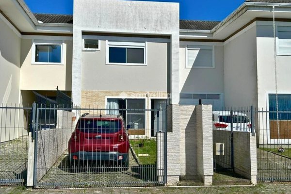 Casa à venda com 109m², 3 quartos, 3 suítes, 1 vaga no bairro Ribeirão da Ilha em Florianópolis