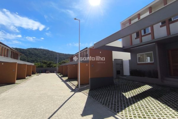 Casa à venda com 96m², 3 quartos, 1 suíte, 2 vagas no bairro Morro das Pedras em Florianópolis