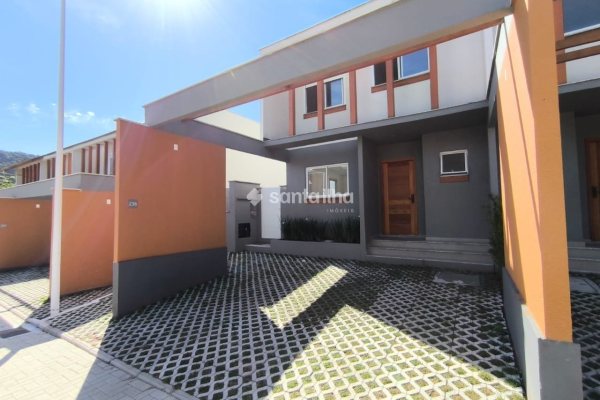 Casa à venda com 96m², 3 quartos, 1 suíte, 2 vagas no bairro Morro das Pedras em Florianópolis