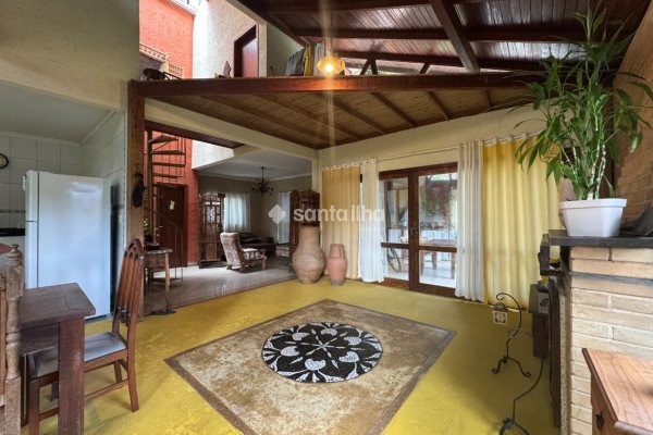 Casa à venda com 180m², 2 quartos, 2 suítes, 2 vagas no bairro Rio Tavares Central em Florianópolis