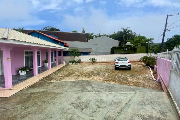 Casa à venda com 312m², 3 quartos, 1 suíte, 4 vagas no bairro Lagoa da Conceição em Florianópolis