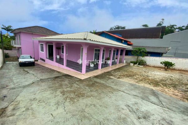 Casa à venda com 312m², 3 quartos, 1 suíte, 4 vagas no bairro Lagoa da Conceição em Florianópolis