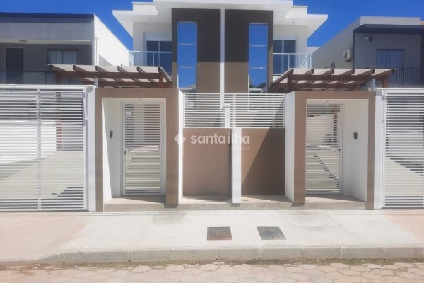 Casa à venda com 143m², 3 quartos, 1 suíte, 2 vagas no bairro Carianos em Florianópolis