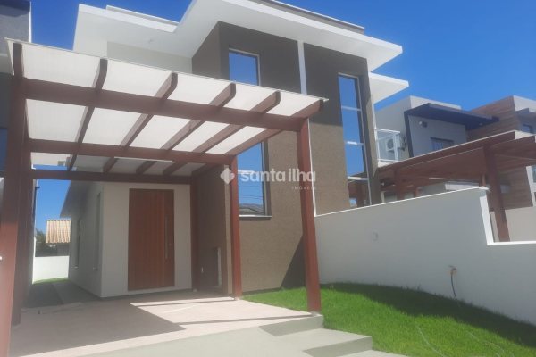 Casa à venda com 143m², 3 quartos, 1 suíte, 2 vagas no bairro Carianos em Florianópolis