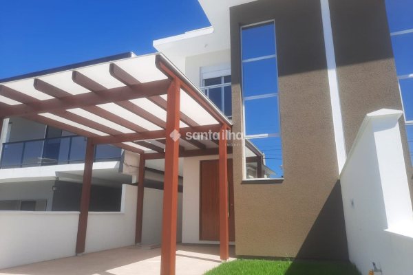 Casa à venda com 143m², 3 quartos, 1 suíte, 2 vagas no bairro Carianos em Florianópolis