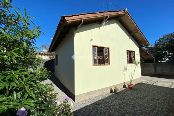 Terreno à venda com 90m², 2 quartos, 1 vaga no bairro Campeche em Florianópolis
