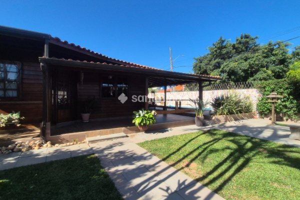 Casa à venda com 125m², 4 quartos, 1 suíte, 3 vagas no bairro Campeche em Florianópolis