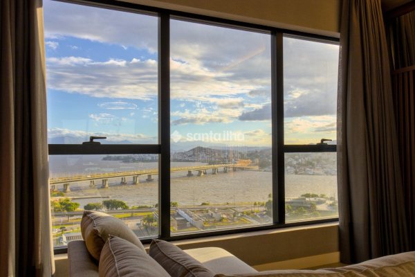 Studio à venda com 64m², 1 quarto, 2 vagas no bairro Centro em Florianópolis