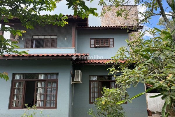 Casa em Condomínio à venda com 210m², 6 quartos, 1 suíte, 3 vagas no bairro Morro das Pedras em Florianópolis