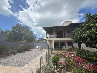 Casa em Condomínio à venda com 210m², 6 quartos, 1 suíte, 3 vagas no bairro Morro das Pedras em Florianópolis - Foto 2
