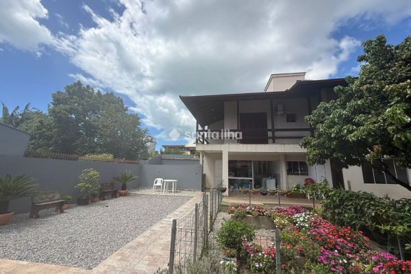 Casa em Condomínio à venda com 210m², 6 quartos, 1 suíte, 3 vagas no bairro Morro das Pedras em Florianópolis