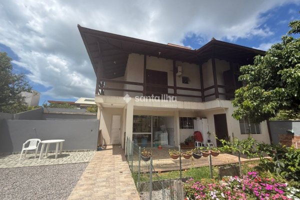 Casa em Condomínio à venda com 210m², 6 quartos, 1 suíte, 3 vagas no bairro Morro das Pedras em Florianópolis