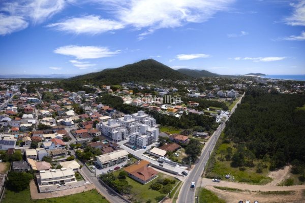 Terreno à venda com 363m², 1 quarto, 1 vaga no bairro Campeche em Florianópolis