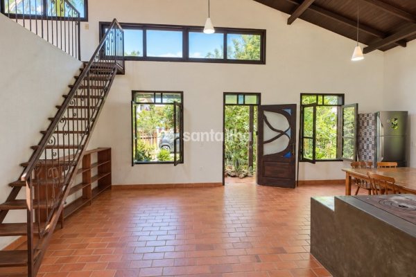 Casa à venda com 200m², 3 quartos, 1 suíte, 4 vagas no bairro Campeche em Florianópolis