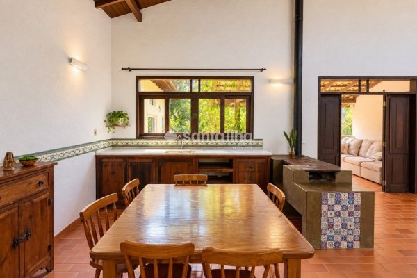 Casa à venda com 200m², 3 quartos, 1 suíte, 4 vagas no bairro Campeche em Florianópolis